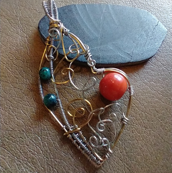 π¨π¦ Wire Wrapped Filigree Heart Pendant